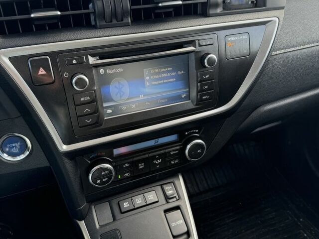 Белый Тойота Аурис, объемом двигателя 1.8 л и пробегом 158 тыс. км за 14000 $, фото 6 на Automoto.ua