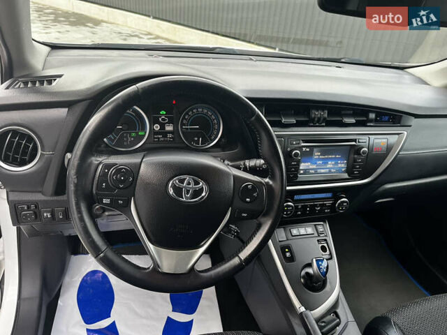 Білий Тойота Ауріс, об'ємом двигуна 1.8 л та пробігом 241 тис. км за 13599 $, фото 20 на Automoto.ua