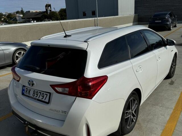Белый Тойота Аурис, объемом двигателя 1.8 л и пробегом 158 тыс. км за 14000 $, фото 4 на Automoto.ua
