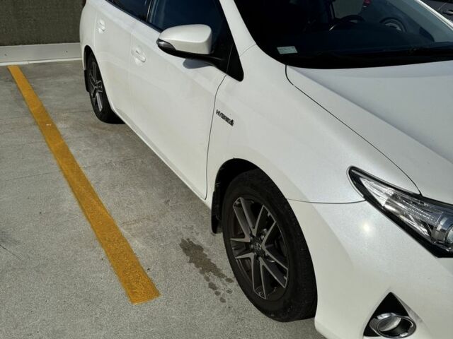 Белый Тойота Аурис, объемом двигателя 1.8 л и пробегом 158 тыс. км за 14000 $, фото 1 на Automoto.ua