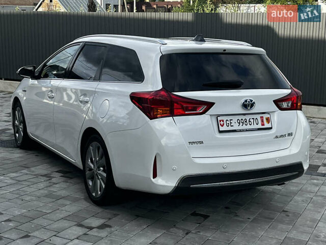 Білий Тойота Ауріс, об'ємом двигуна 1.8 л та пробігом 241 тис. км за 13599 $, фото 6 на Automoto.ua