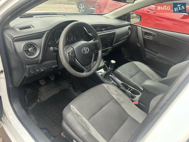 Белый Тойота Аурис, объемом двигателя 1.6 л и пробегом 230 тыс. км за 4350 $, фото 6 на Automoto.ua