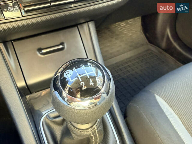 Білий Тойота Ауріс, об'ємом двигуна 1.36 л та пробігом 288 тис. км за 9400 $, фото 23 на Automoto.ua