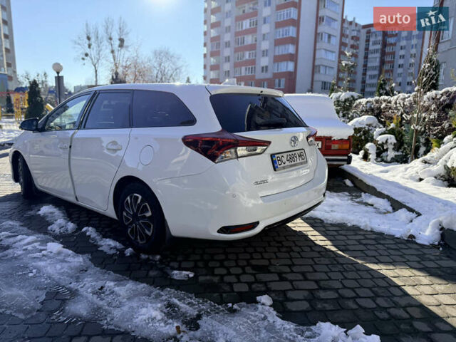 Білий Тойота Ауріс, об'ємом двигуна 1.36 л та пробігом 288 тис. км за 9400 $, фото 5 на Automoto.ua