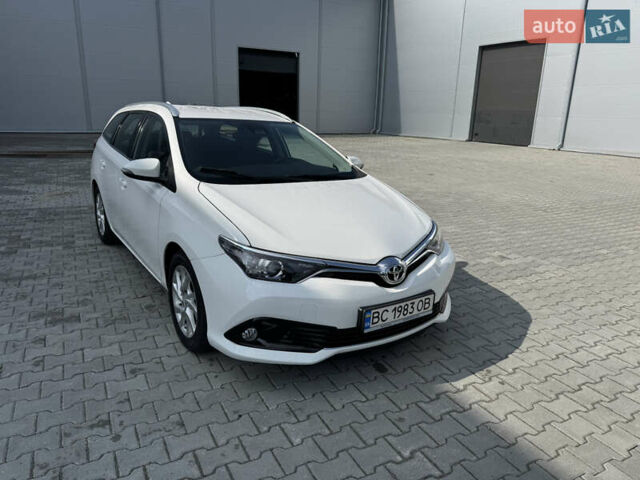 Белый Тойота Аурис, объемом двигателя 1.6 л и пробегом 225 тыс. км за 9900 $, фото 1 на Automoto.ua