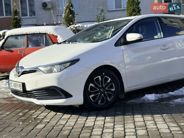 Білий Тойота Ауріс, об'ємом двигуна 1.36 л та пробігом 288 тис. км за 9400 $, фото 4 на Automoto.ua
