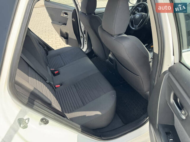 Белый Тойота Аурис, объемом двигателя 1.6 л и пробегом 225 тыс. км за 9900 $, фото 9 на Automoto.ua