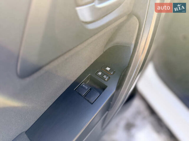 Білий Тойота Ауріс, об'ємом двигуна 1.36 л та пробігом 288 тис. км за 9400 $, фото 15 на Automoto.ua