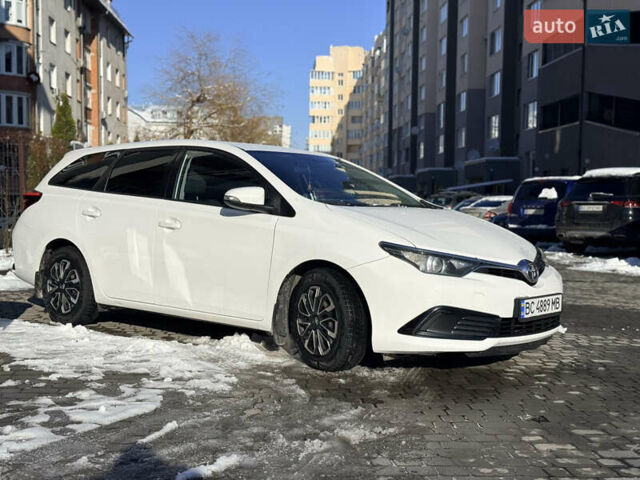 Білий Тойота Ауріс, об'ємом двигуна 1.36 л та пробігом 288 тис. км за 9400 $, фото 3 на Automoto.ua