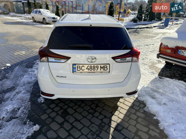 Білий Тойота Ауріс, об'ємом двигуна 1.36 л та пробігом 288 тис. км за 9400 $, фото 6 на Automoto.ua