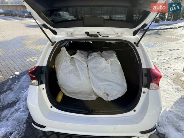 Білий Тойота Ауріс, об'ємом двигуна 1.36 л та пробігом 288 тис. км за 9400 $, фото 9 на Automoto.ua