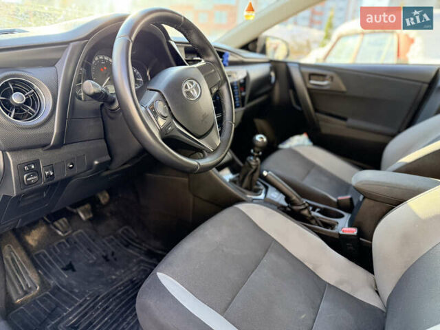 Білий Тойота Ауріс, об'ємом двигуна 1.36 л та пробігом 288 тис. км за 9400 $, фото 14 на Automoto.ua