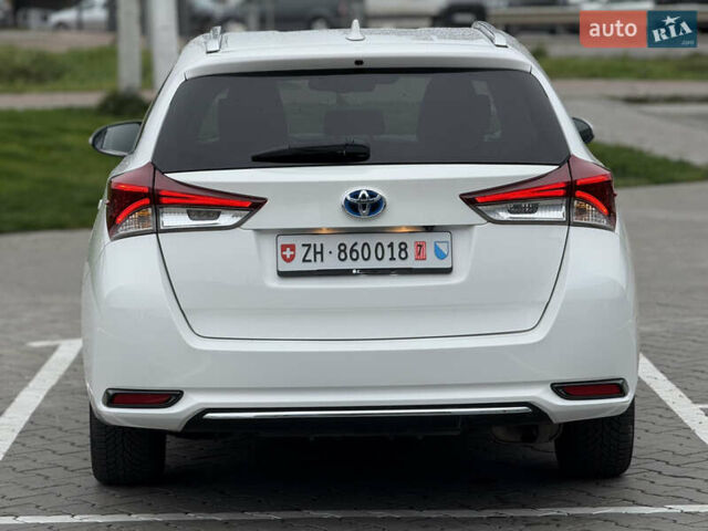 Белый Тойота Аурис, объемом двигателя 1.8 л и пробегом 200 тыс. км за 15900 $, фото 5 на Automoto.ua