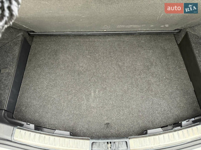 Белый Тойота Аурис, объемом двигателя 1.8 л и пробегом 200 тыс. км за 15900 $, фото 42 на Automoto.ua