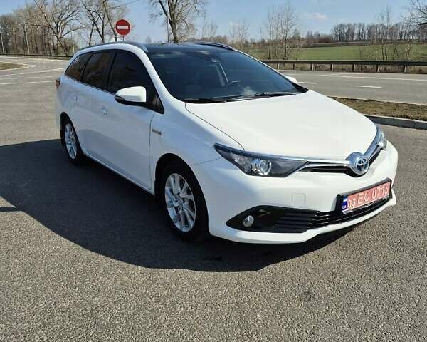 Белый Тойота Аурис, объемом двигателя 1.8 л и пробегом 97 тыс. км за 15150 $, фото 1 на Automoto.ua