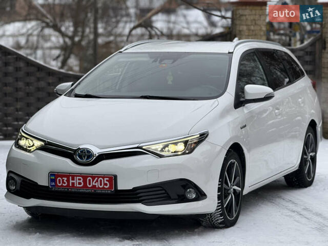 Белый Тойота Аурис, объемом двигателя 1.8 л и пробегом 200 тыс. км за 15700 $, фото 1 на Automoto.ua