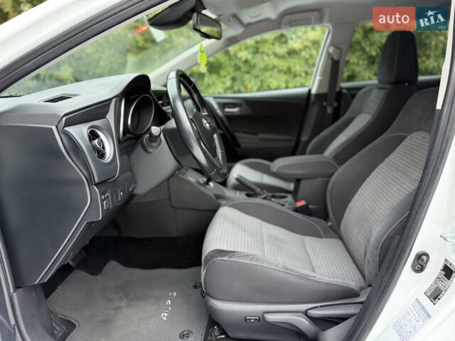 Белый Тойота Аурис, объемом двигателя 1.8 л и пробегом 200 тыс. км за 15700 $, фото 21 на Automoto.ua