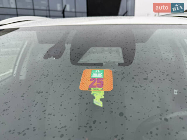 Белый Тойота Аурис, объемом двигателя 1.8 л и пробегом 200 тыс. км за 15700 $, фото 38 на Automoto.ua