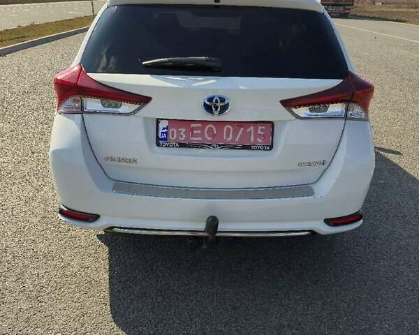 Белый Тойота Аурис, объемом двигателя 1.8 л и пробегом 97 тыс. км за 15150 $, фото 6 на Automoto.ua