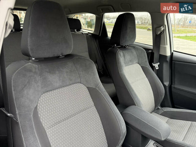 Белый Тойота Аурис, объемом двигателя 1.8 л и пробегом 200 тыс. км за 15900 $, фото 23 на Automoto.ua