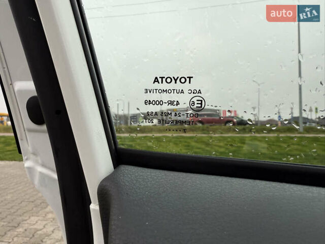 Белый Тойота Аурис, объемом двигателя 1.8 л и пробегом 200 тыс. км за 15900 $, фото 44 на Automoto.ua