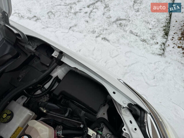 Белый Тойота Аурис, объемом двигателя 1.8 л и пробегом 200 тыс. км за 15700 $, фото 52 на Automoto.ua