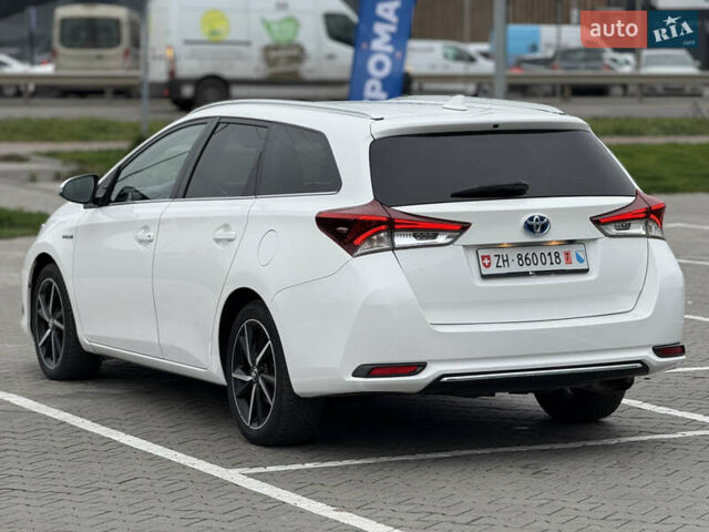 Белый Тойота Аурис, объемом двигателя 1.8 л и пробегом 200 тыс. км за 15700 $, фото 4 на Automoto.ua