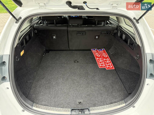 Белый Тойота Аурис, объемом двигателя 1.8 л и пробегом 200 тыс. км за 15700 $, фото 42 на Automoto.ua