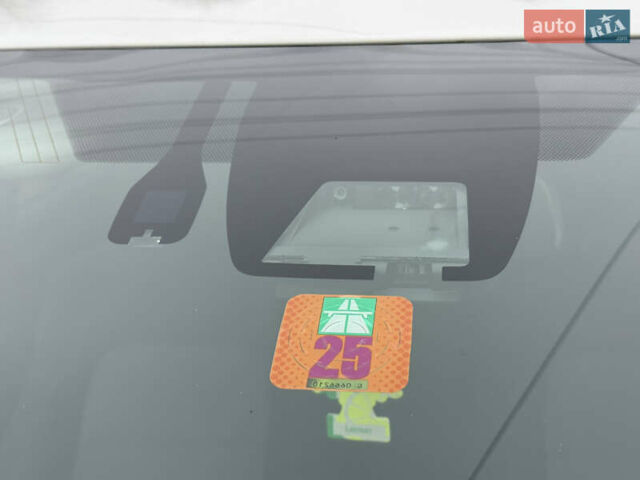 Белый Тойота Аурис, объемом двигателя 1.8 л и пробегом 200 тыс. км за 15700 $, фото 60 на Automoto.ua