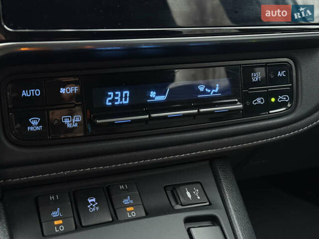 Белый Тойота Аурис, объемом двигателя 1.8 л и пробегом 200 тыс. км за 15700 $, фото 34 на Automoto.ua