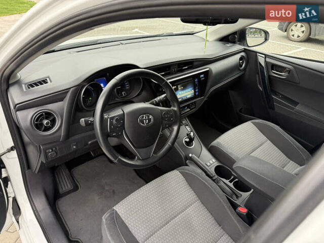 Белый Тойота Аурис, объемом двигателя 1.8 л и пробегом 200 тыс. км за 15700 $, фото 18 на Automoto.ua