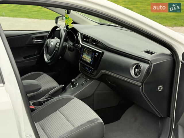 Белый Тойота Аурис, объемом двигателя 1.8 л и пробегом 200 тыс. км за 15900 $, фото 21 на Automoto.ua