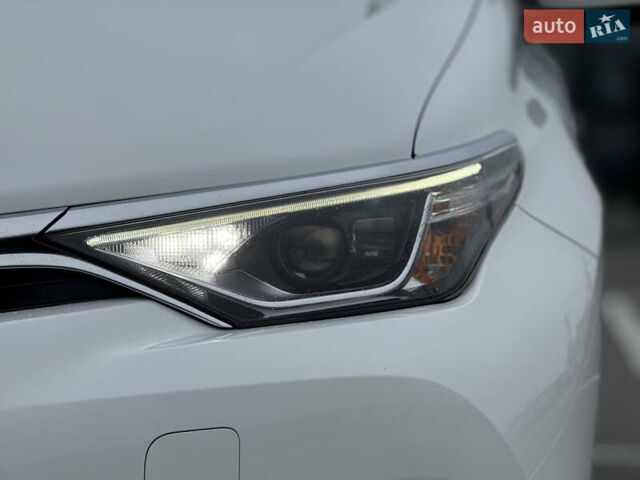 Белый Тойота Аурис, объемом двигателя 1.8 л и пробегом 200 тыс. км за 15900 $, фото 13 на Automoto.ua