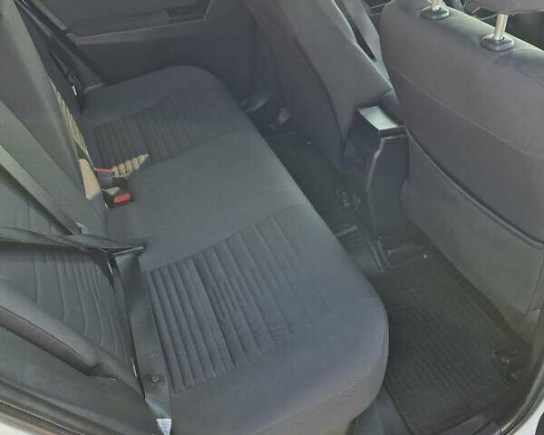 Белый Тойота Аурис, объемом двигателя 1.8 л и пробегом 97 тыс. км за 15150 $, фото 17 на Automoto.ua