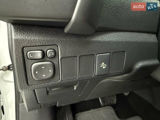 Белый Тойота Аурис, объемом двигателя 1.8 л и пробегом 200 тыс. км за 15900 $, фото 37 на Automoto.ua