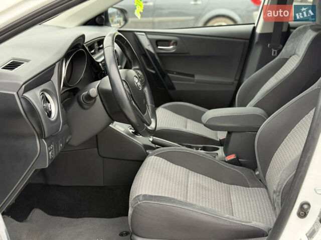 Белый Тойота Аурис, объемом двигателя 1.8 л и пробегом 200 тыс. км за 15900 $, фото 20 на Automoto.ua