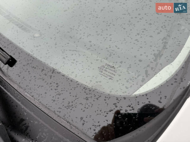 Белый Тойота Аурис, объемом двигателя 1.8 л и пробегом 200 тыс. км за 15900 $, фото 45 на Automoto.ua