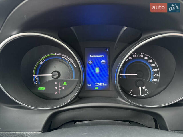 Белый Тойота Аурис, объемом двигателя 1.8 л и пробегом 200 тыс. км за 15700 $, фото 28 на Automoto.ua