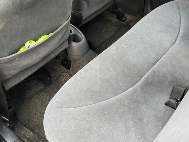 Черный Тойота Аурис, объемом двигателя 1 л и пробегом 355 тыс. км за 2550 $, фото 5 на Automoto.ua