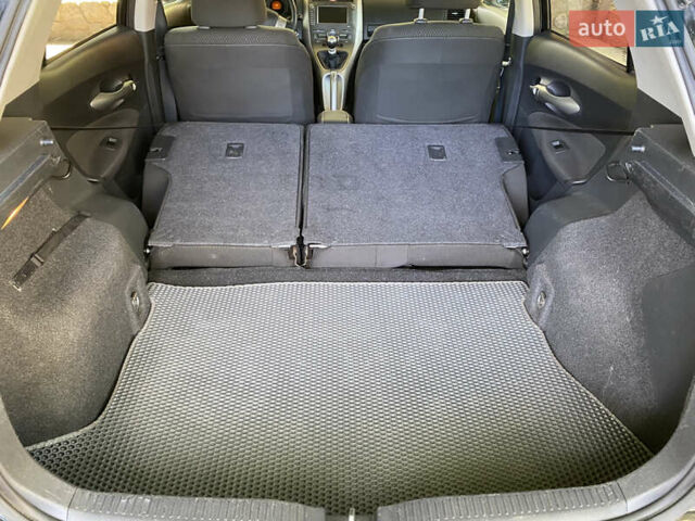 Чорний Тойота Ауріс, об'ємом двигуна 2.2 л та пробігом 240 тис. км за 6800 $, фото 34 на Automoto.ua