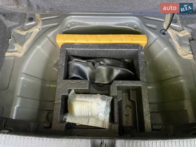 Чорний Тойота Ауріс, об'ємом двигуна 2.2 л та пробігом 240 тис. км за 6800 $, фото 35 на Automoto.ua