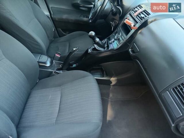 Черный Тойота Аурис, объемом двигателя 1.6 л и пробегом 199 тыс. км за 5950 $, фото 29 на Automoto.ua