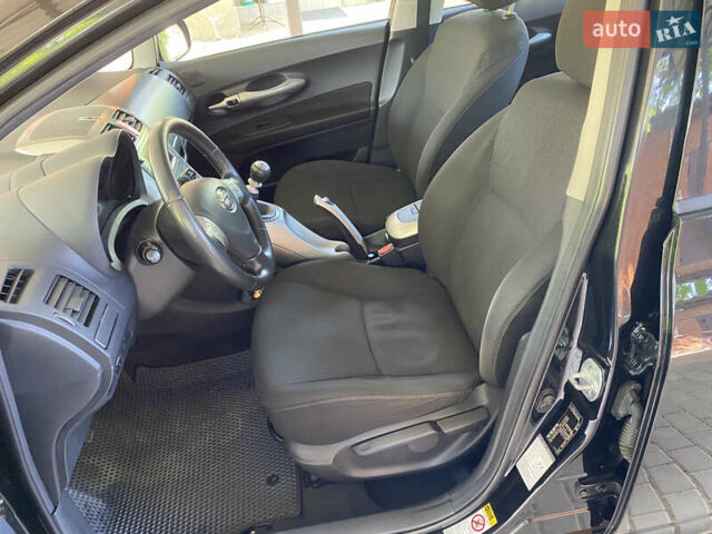 Чорний Тойота Ауріс, об'ємом двигуна 2.2 л та пробігом 240 тис. км за 6800 $, фото 23 на Automoto.ua