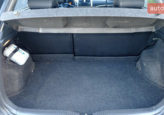 Черный Тойота Аурис, объемом двигателя 1.6 л и пробегом 236 тыс. км за 5900 $, фото 17 на Automoto.ua