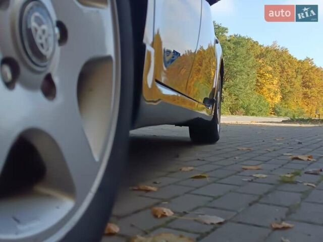 Черный Тойота Аурис, объемом двигателя 1.6 л и пробегом 199 тыс. км за 5950 $, фото 66 на Automoto.ua