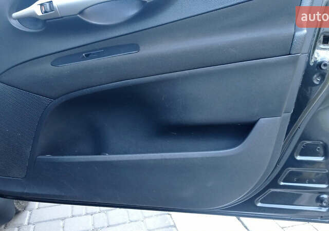 Черный Тойота Аурис, объемом двигателя 1.6 л и пробегом 236 тыс. км за 5900 $, фото 14 на Automoto.ua