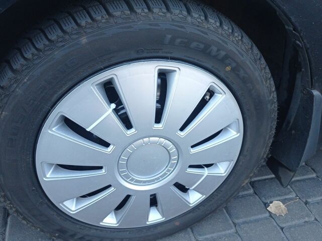 Черный Тойота Аурис, объемом двигателя 1.6 л и пробегом 236 тыс. км за 5900 $, фото 6 на Automoto.ua