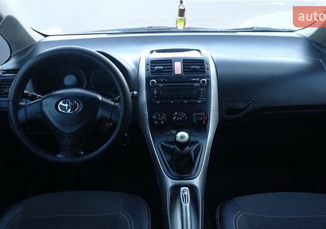 Черный Тойота Аурис, объемом двигателя 1.6 л и пробегом 236 тыс. км за 5900 $, фото 12 на Automoto.ua