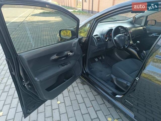 Черный Тойота Аурис, объемом двигателя 1.6 л и пробегом 199 тыс. км за 5950 $, фото 8 на Automoto.ua