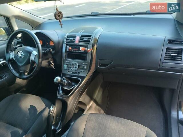 Черный Тойота Аурис, объемом двигателя 1.6 л и пробегом 199 тыс. км за 5950 $, фото 35 на Automoto.ua